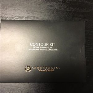 Anastasia light to medium contour kit